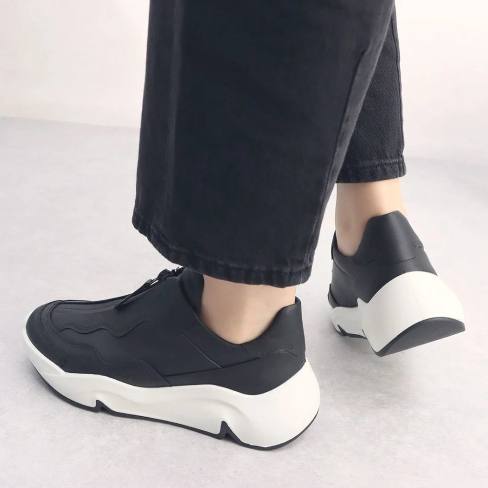 ECCO Women's Chunky Zip Sneaker